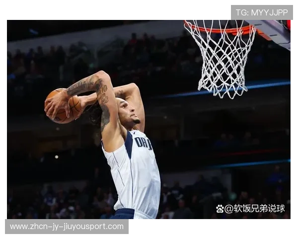 东契奇突破底线上篮得手，独行侠再添关键球