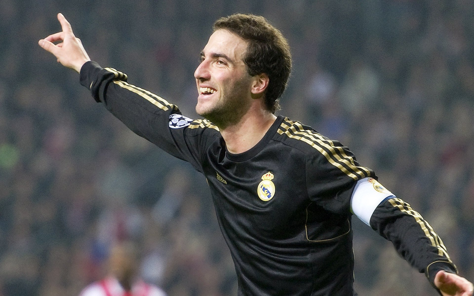 国足防线组合通过集训优化，国足战术